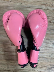 Gants de boxe professionnels en cuir, rembourrage intérieur doux et durable, support de poignet sécurisé, fermeture à boucle, ajustement confortable, unisexe - Product Image 3