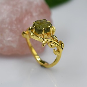 Anillo Hexagonal de Moldavita en Plata de Ley 925 con Diseño de Hoja de Vid, Anillo de Piedra Preciosa Único, Regalo de Joyería de Compromiso para Mujer - Product Image 3