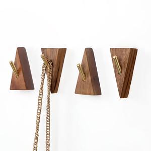 Crochets muraux en bois de qualité supérieure, organisateur mural élégant, parfait pour accrocher vestes, serviettes, sacs et accessoires essentiels, en provenance d'Inde. - Product Image 1