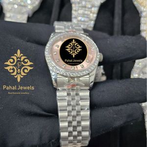 นาฬิกาข้อมือสแตนเลสสตีลหรูหราจาก Pahal Jewels พร้อมกรอบเพชรและหน้าปัดสีโรสโกลด์ ขนาด 36 มม. ทรงกลม ระบบควอตซ์ สำหรับทั้งชายและหญิง - Product Image 3
