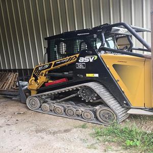 Chargeuse sur chenilles compacte de qualité supérieure, modèle RT75, la plus récente, avec hydraulique auxiliaire à haut débit à 2 vitesses, 18 chenilles en caoutchouc et positionnement de la benne - Product Image 5