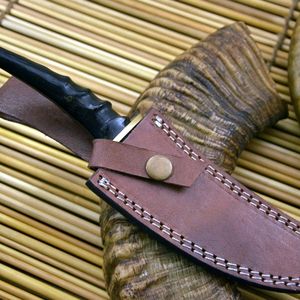Couteau à lame fixe en acier Damas, couteau de chasse à pointe tombante, épaisseur de 0,6 mm, manche en bois - Product Image 3