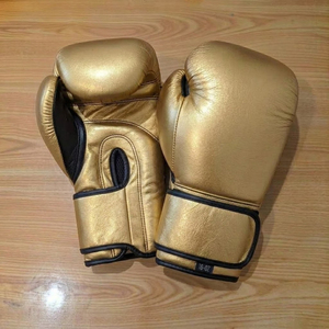 ถุงมือชกมวยหนัง PU สีทอง 16 ออนซ์ พร้อมสายรัดข้อมือแบบเวลโคร อุปกรณ์ฝึกซ้อมและต่อสู้สำหรับผู้ใหญ่ รุ่น YM-BG-152 - Product Image 5