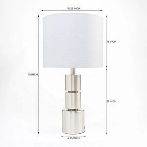 Lampe de table en métal à plusieurs niveaux Atlas avec abat-jour en lin, finition nickel brossé, base stable pour la décoration de la chambre à coucher et du salon - Product Image 5