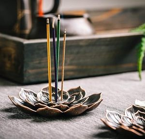Brûleur d'encens Lotus fait main, support aromatique, utilisation toute saison - Product Image 1
