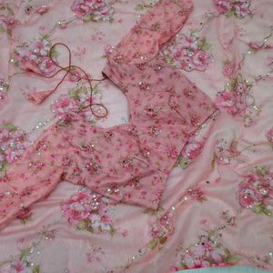Sari en soie Tabby de qualité supérieure avec un magnifique imprimé, des broderies de paillettes et un véritable travail de miroir |   Sari de créateur pour les occasions spéciales et les mariages - Product Image 4
