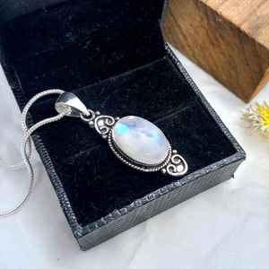 Colgante de piedra lunar arcoíris, plata de ley 925, colgante de piedra preciosa hecho a mano, joyería de piedra lunar natural, regalo para mujer - Product Image 3