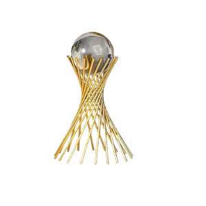 Sculpture moderne en métal doré avec boule en verre cristal, accent décoratif de luxe pour table, pour la maison ou le bureau - Product Image 1