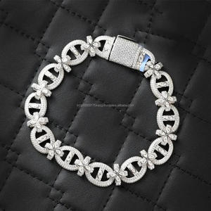 Elegante Brazalete Floral Infinito Elaborado con Piedras de Moissanita con Claridad VVS y Acabado en Oro Blanco, Diseño de Joyería de Lujo - Product Image 1