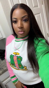 เสื้อสเวตเชิ้ต AKA Crest สีขาว แขนยาว คอวี ปักลายตัวอักษรกรีก แบบยูนิเซ็กซ์ เนื้อผ้าเชนิลล์ พรีเมียม สวมใส่สบาย ทรงลำลอง - Product Image 5