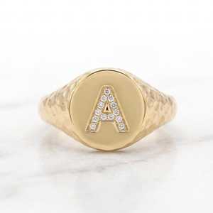 Anillo de Sello Personalizado con Letra del Alfabeto de la A a la Z, en Oro Sólido de 10k, 14k o 18k, Joyería Sencilla para Hombre y Mujer - Product Image 1