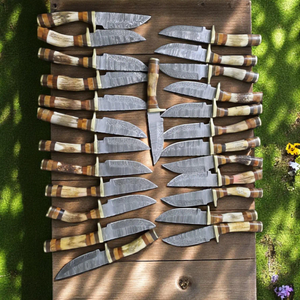 Couteau artisanal personnalisable en acier Damas avec manche en os et cor et étui en cuir disponible chez ZA Damascus Maker - Product Image 3