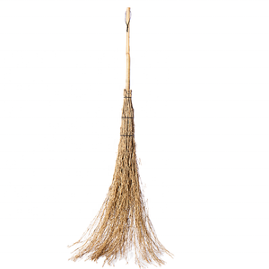 Escoba de Hojas de Coco Natural para Limpieza de Jardín, Resistente, Ligera y Ecológica - Product Image 1