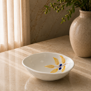 Bol à pâtes en céramique moderne avec motif de feuilles peintes à la main, finition émaillée lisse pour un attrait culinaire sophistiqué - Product Image 1