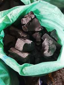 Carbón de Tamarindo Negro de Alta Calidad, Madera Dura en Trozos para Barbacoa, Combustible para BBQ, Alto Valor Calorífico 7000-8000 Kcal Kg - Product Image 1