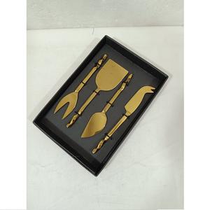 Utensilios de Acero Inoxidable Premium para Servir Queso, Juego de 4 Cuchillos Dorados, Aptos para Lavavajillas, Cuchillas Duraderas, Caja de Presentación Negra para - Product Image 1