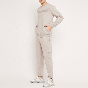 Ensemble de survêtement d'hiver respirant pour homme personnalisé, beige, imprimé graphique, sweat-shirt à col rond, pantalon cargo, ensemble 2 pièces - Product Image 3