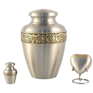 Urna Funeraria de Metal Hecha a Mano con Bordes Grabados Antiguos, Urna Pequeña y Recuerdo en Forma de Corazón - Product Image 6