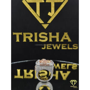 Bague carrée audacieuse avec diamants de laboratoire VVS, entièrement sertie, bijou de luxe hip-hop par Trisha Jewels - Product Image 3