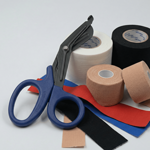 Ciseaux chirurgicaux B-Fly professionnels en acier inoxydable de 7,5 pouces avec surface antiadhésive et revêtement fluoré pour traumatismes - Kit d'usine - Product Image 1