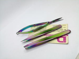 Latest Style Eyebrow Tweezers Stainless Steel Custom Logo Slanted Pointed Tips Hair plucking Eyebrow Tweezers In Pakistan - Product Image 1