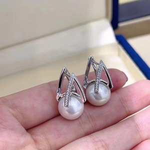 Pendientes Colgantes de Plata de Ley 925 con Textura de Oro K, Comparables a las Perlas Blancas Australianas, Redondas, Impecables, de 12-11 mm - Product Image 2