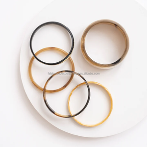 Brazalete de cuerno de buey natural, joyería de cuerno de búfalo moderna ultrafina para mujer, brazaletes artesanales naturales para mujer de FWE - Product Image 2
