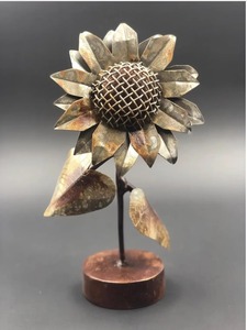 Sculpture de tournesol en métal faite à la main, art décoratif de jardin pour la décoration intérieure, accent de table, ornement floral intérieur et extérieur - Product Image 6
