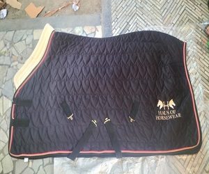 Elegante Manta para Caballo Acolchada con Diseño de Corazón, Impermeable, de Lana y Terciopelo, con Relleno de Piel de Oveja, Fabricante de Artículos Ecuestres - Product Image 4