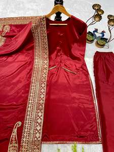 Ensemble Salwar Kameez brodé pour femmes – Costume Palazzo de créateur avec dupatta richement ornée de motifs dorés - Product Image 3