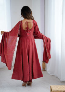 Robe Anarkali en soie Chanderi Roman Shimmer avec broderie de perles faite à la main, ensemble six-quinze Kali, broderie Jari évasée de quatre mètres, dupatta et pantalon - Product Image 6