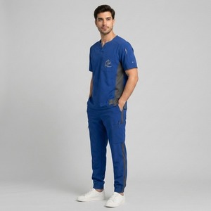Traje quirúrgico premium hecho de tela suave y transpirable para mayor comodidad durante todo el día en hospitales, clínicas, laboratorios y entornos sanitarios. - Product Image 3