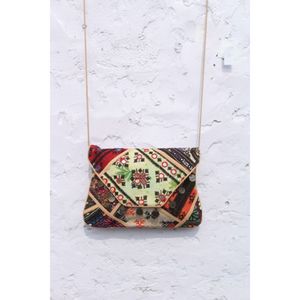 Pochette à main brodée à la main, style bohème Banjara, vintage, décontractée, en coton, avec fermeture ouverte, patchwork et travail de miroir - Product Image 1