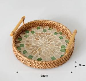 Plateau élégant en nacre et rotin, idéal pour les paniers-cadeaux et comme centre de table pour la salle à manger ou la table basse - Product Image 6