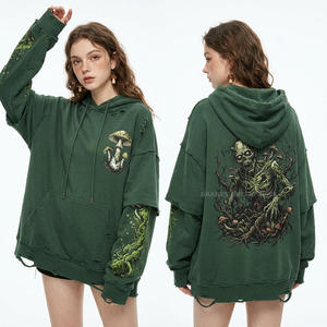 Sweat-shirt polaire surdimensionné vert pâle déchiré pour femme, motif Undead Flora Bone Rose, style streetwear esthétique botanique - Product Image 3