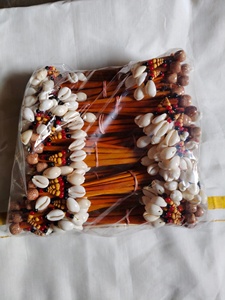 Palillo para el Cabello de Madera Ecológico Hecho a Mano de 13 CM con Cuentas, Flores, Borlas y Diseño Geométrico de Concha |   Accesorios para el Cabello con Pasadores Étnicos para Mujer - Product Image 5