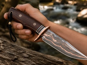 Cuchillo Artesanal Personalizado de Acero de Damasco con Mango de Madera de Palisandro de 12 Pulgadas y Empuñadura de Cobre con Mosaico - Product Image 1