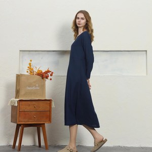Robe maxi bleu marine premium à col rond et manches longues, style bohème, 100% lin, robe d'été décontractée pour femmes - Product Image 2