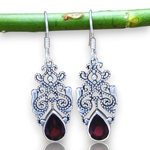 Pendientes de Plata de Ley 925 con Granate Rojo y Engaste de Bisel, Gema de Corte Pera, Clásicos y Modernos, o Pendientes de Aro, para Venta al por Mayor - Product Image 1