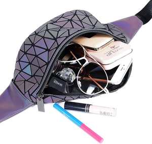 Riñonera de Cuero Reflectante Geométrica Bagnex, Bolsa de Cintura y Pecho Holográfica Luminosa para Hombre y Mujer - Product Image 6
