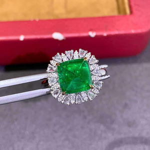 Gorgeous Large 3.91ct Sugarloaf Cut Vivid <b>Green</b> Emerald <b>Ring</b>, 18K Gold Luxury Gemstone Jewelry Inlaid with 36 Brilliant Diamonds - Product Image 1
