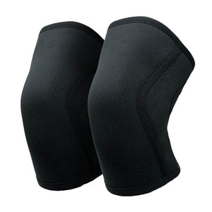 Rodillera de calidad premium que se mantiene en su lugar durante entrenamientos intensos, ofreciendo soporte y seguridad. - Product Image 1