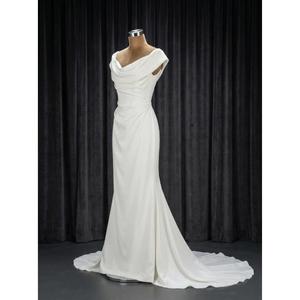Elegante Vestido de Novia de Satén Clásico Color Marfil con Hombros Descubiertos, Estilo Tubo, Diseño Drapeado hasta el Suelo, Tallas Grandes - Product Image 2