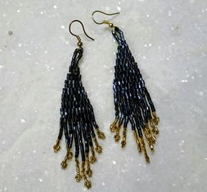 Boucles d'oreilles tendance en perles de rocaille bohèmes roses et dorées, style bohème, avec franges, vente en gros - Product Image 4