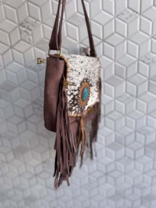 Bolso de mano de diseñador único de ante y cuero con flecos, estilo western con pelo de animal, bandolera con gemas y piedras para mujer, bolso de diseñador único - Product Image 2