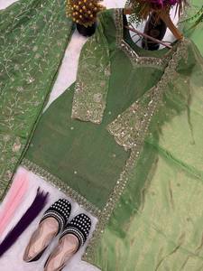 Conjunto de Top, Sharara y Dupatta de Diseño Premium con Bordado de Lentejuelas, Totalmente Cosido, Listo para Usar, Ideal para Fiestas, Venta al Por Mayor - Product Image 6