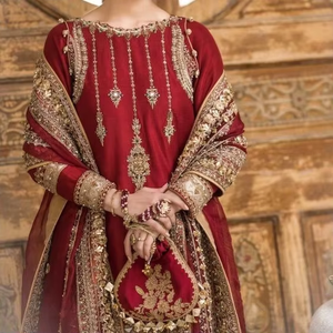 Nouvel ensemble tendance de kurta et garara pour femme, avec de magnifiques appliques, tenue ethnique de créateur pour fêtes et mariages - Product Image 3