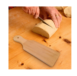 Planche à gnocchis italienne en bois de hêtre, pour la préparation de pâtes, macaronis et nouilles, utilisable au lave-vaisselle. - Product Image 4