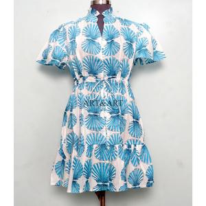 เดรสผ้าฝ้ายลายดอกไม้พิมพ์ลายลูกไม้ติดกระดุมสไตล์ลำลองสำหรับฤดูร้อน  รักษ์โลก ซักได้ ทรงเอไลน์ ความยาวปานกลาง คอทรงโอ มีกระเป๋า  ไซส์พลัส  ช่วงเอวเข้ารูป - Product Image 1