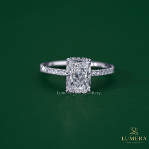 Anillo de Diamante Cultivado en Laboratorio con Corte Radiante Brillante, Certificado IGI, Diamante de Forma Elegante, Micro Pavé, Cuatro Puntas, Halo Oculto - Product Image 2